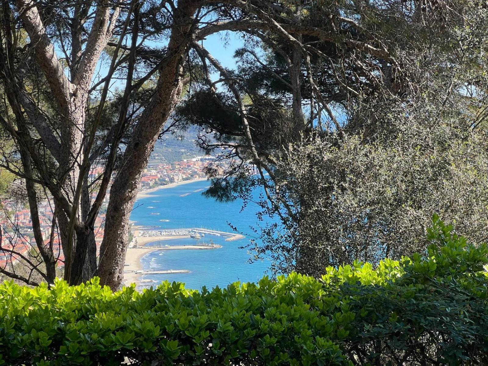 Torre Alpicella Holiday Home, A Scenic Escape Into Nature And Relaxation Diano Marina Exteriör bild